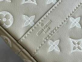 Picture of Louis Vuitton Mens Bags _SKUfw180112270fw